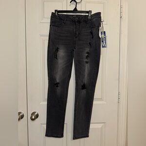 New with tags women’s ripped skinny jeans size 12